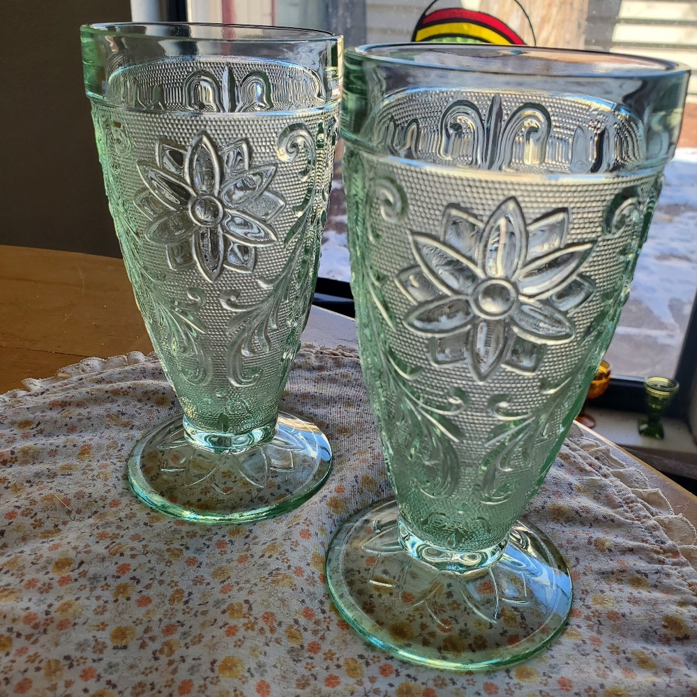 Vintage Pair of Tiara Chantilly Green Sandwich Glass Iced Tea Glasses Tumblers